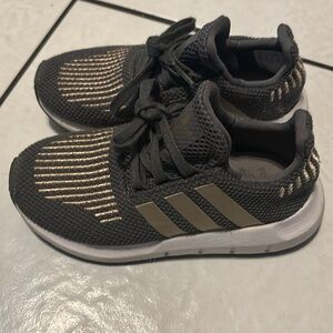 Adidas Swift Run sneakers